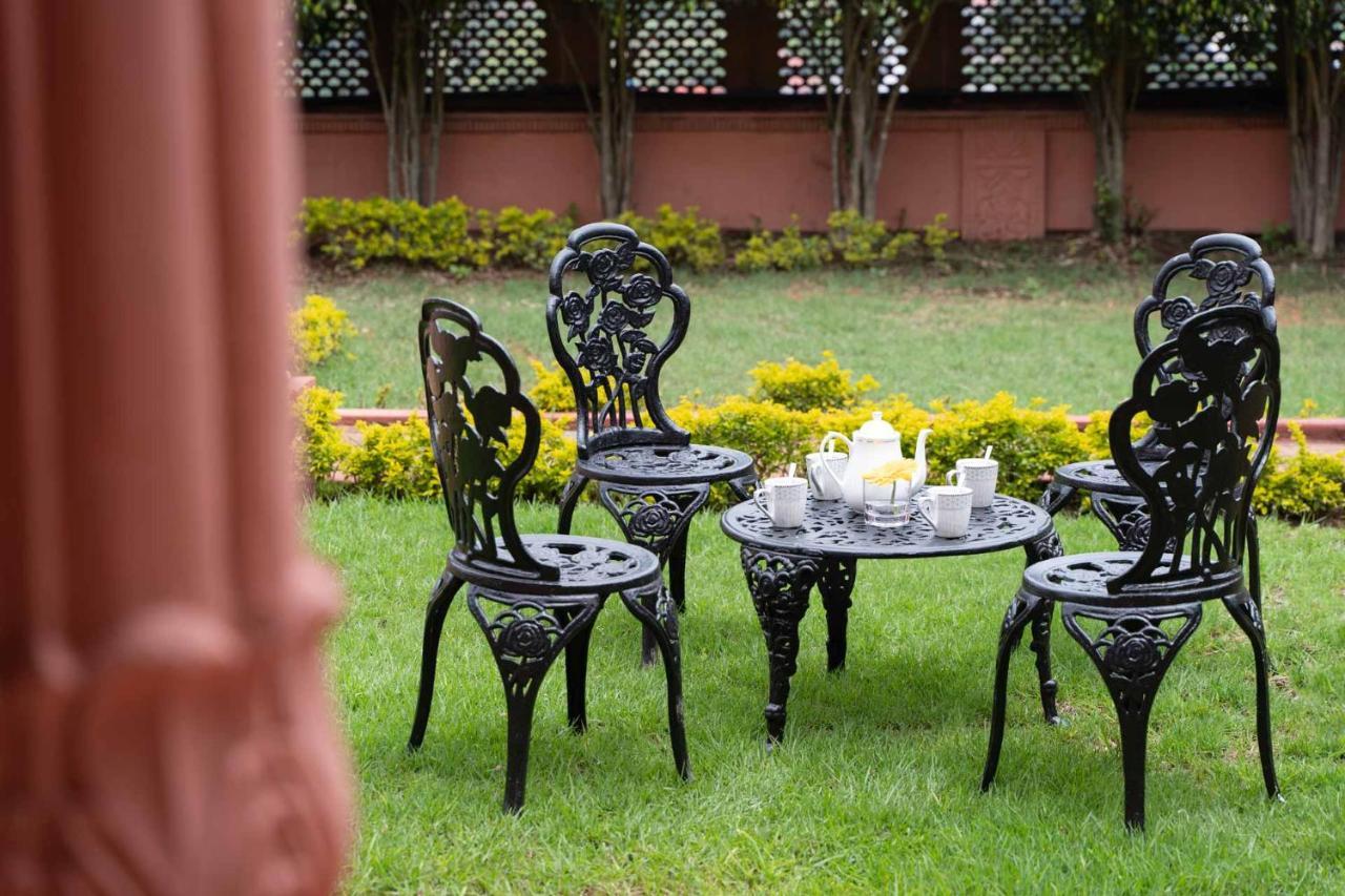 Stayvista At Pink Palace Rajasthani Decor Ooty Exterior photo