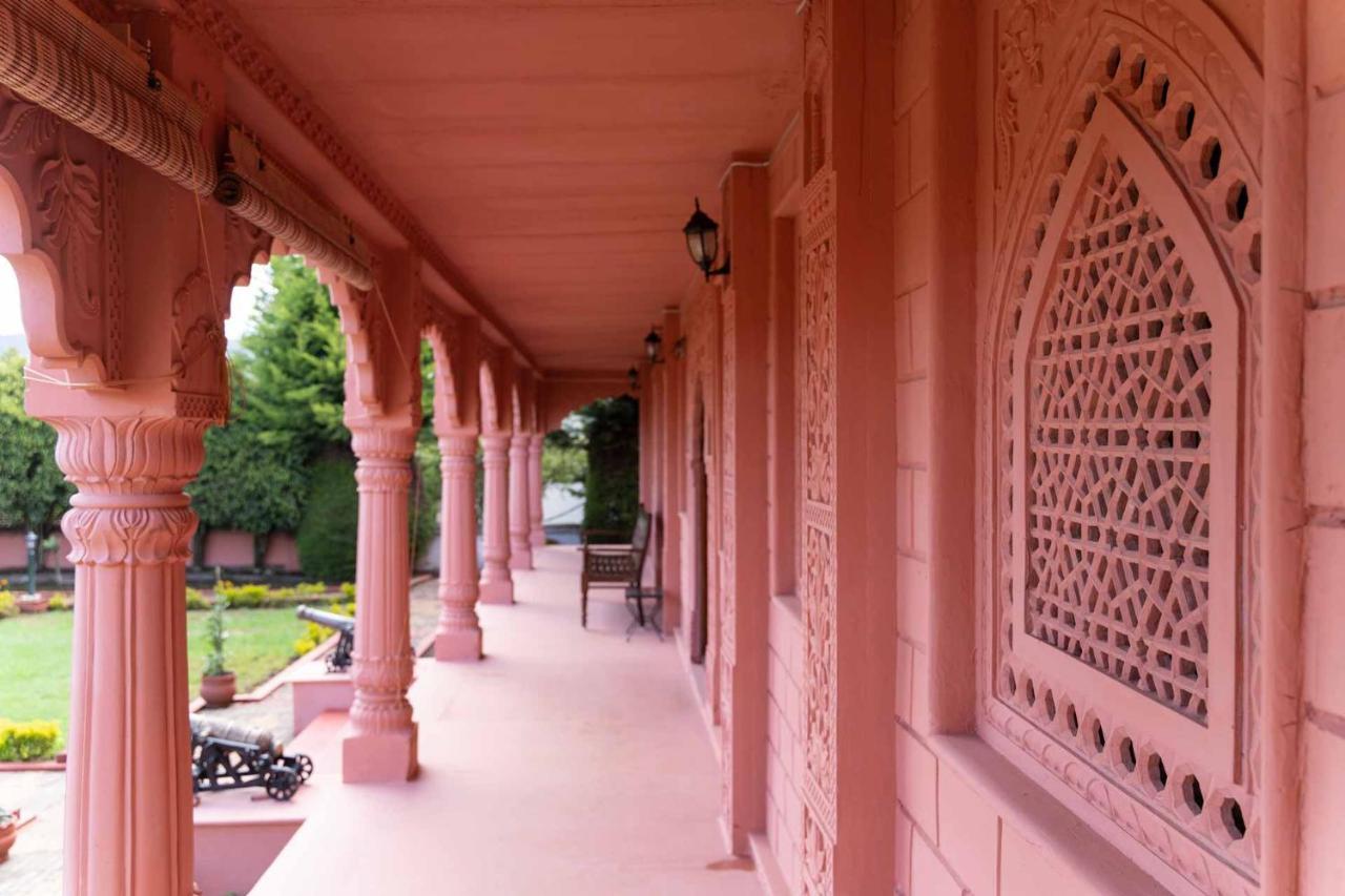 Stayvista At Pink Palace Rajasthani Decor Ooty Exterior photo