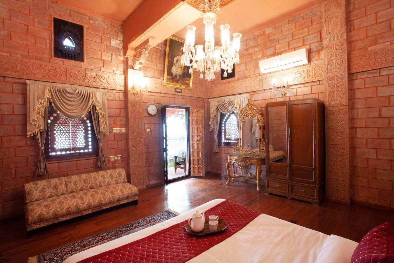 Stayvista At Pink Palace Rajasthani Decor Ooty Exterior photo