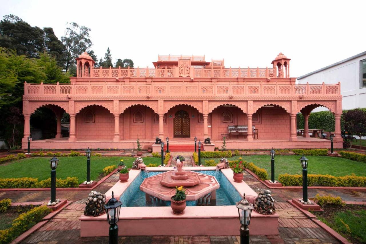 Stayvista At Pink Palace Rajasthani Decor Ooty Exterior photo